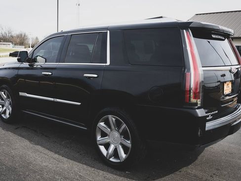 Used 2015 Cadillac Escalade Premium AWD/4WD image 24