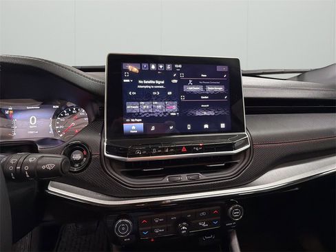 Used 2024 Jeep Compass Trailhawk image 10