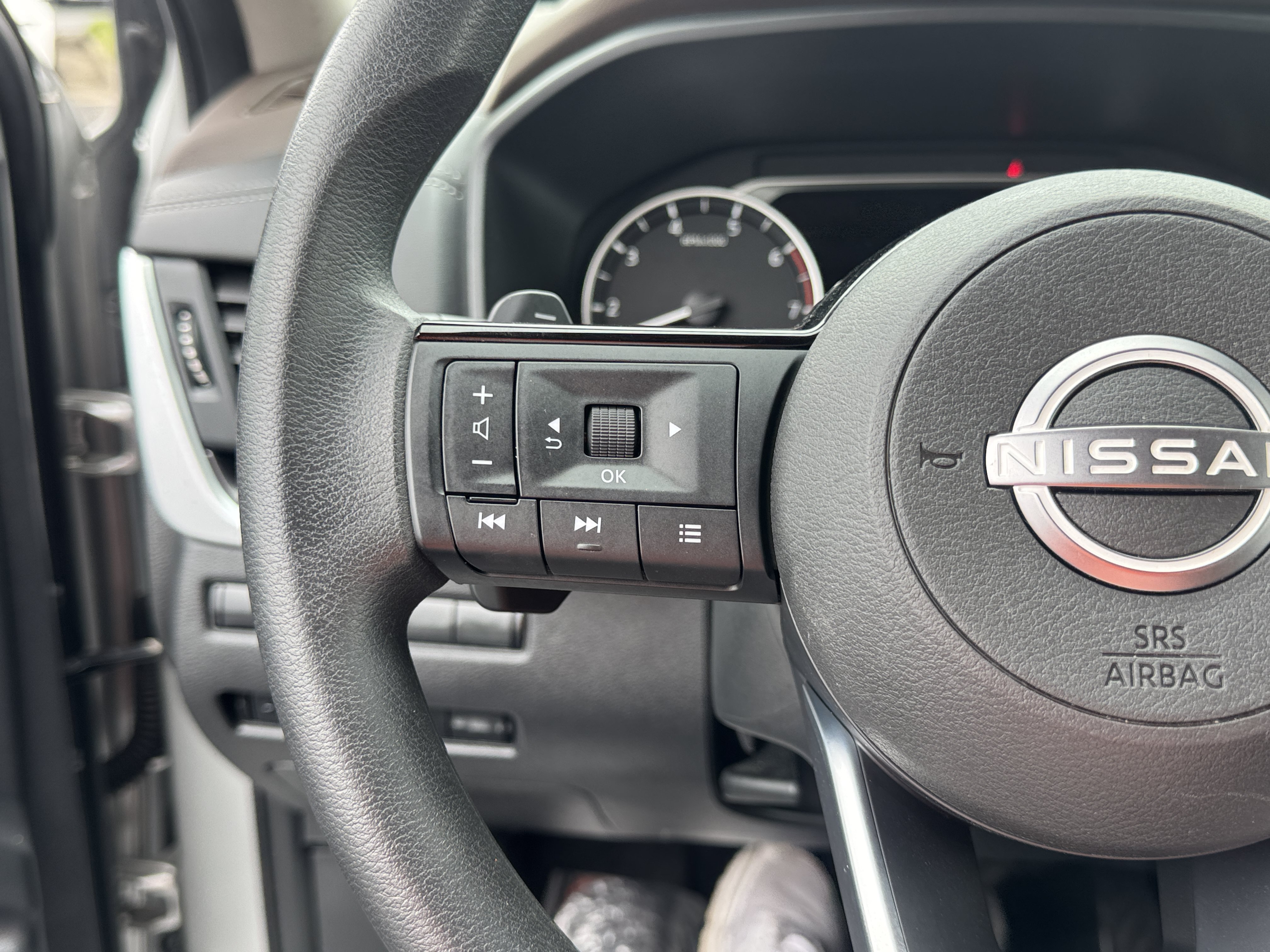 Used 2023 Nissan Rogue SV AWD/4WD image 19