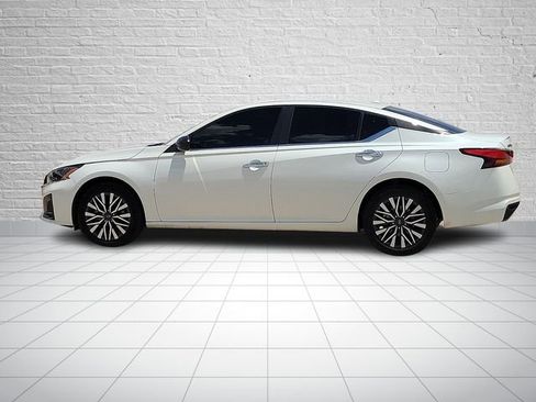 Used 2024 Nissan Altima 2.5 SV AWD/4WD image 2