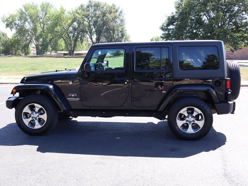 Used 2017 Jeep Wrangler Unlimited Sahara w/ Trailer Tow Group AWD/4WD image 9