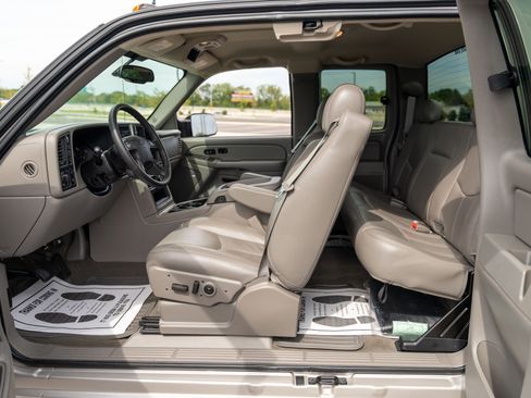 Used 2005 Chevrolet Silverado 3500 LT w/ Heavy-Duty Power Package image 35