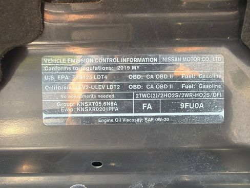 Used 2019 Nissan Titan SL w/ Midnight Edition AWD/4WD image 28
