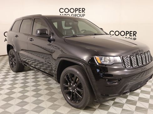 Used 2022 Jeep Grand Cherokee Laredo X image 1