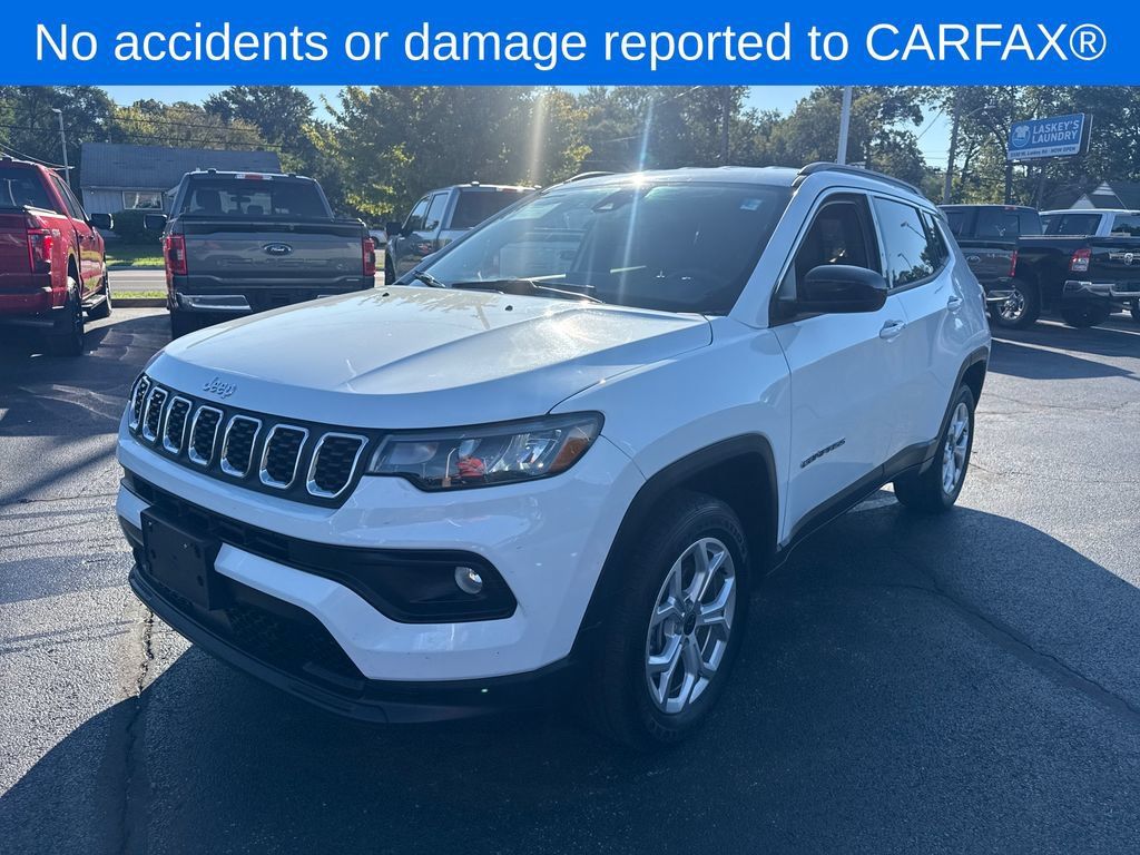 Used 2025 Jeep Compass Latitude AWD/4WD image 2