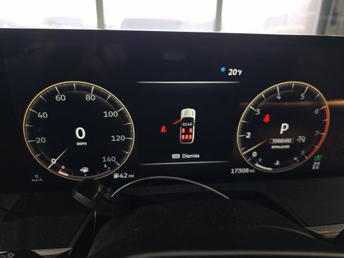 Certified 2025 INFINITI QX80 Sensory image 17