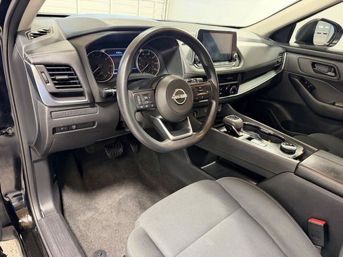 Used 2024 Nissan Rogue S AWD/4WD image 9