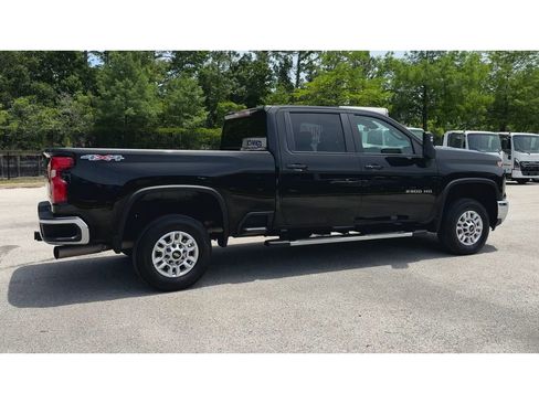 Used 2025 Chevrolet Silverado 2500 LT w/ Convenience Package AWD/4WD image 9