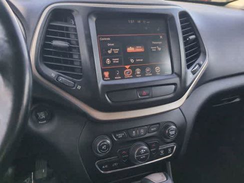 Used 2015 Jeep Cherokee Limited image 29