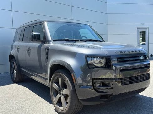 Used 2025 Land Rover Defender 110 X-Dynamic SE AWD/4WD image 5