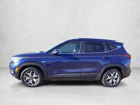 Used 2022 Kia Seltos EX image 2