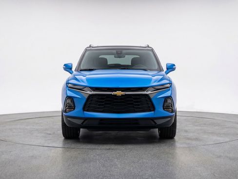 Used 2025 Chevrolet Blazer LT FWD image 2
