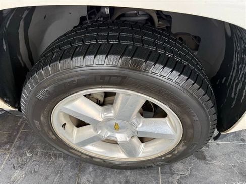 Used 2011 Chevrolet Suburban LTZ RWD image 15