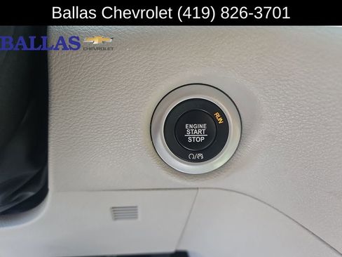 Used 2024 Chrysler Pacifica Touring-L FWD image 17