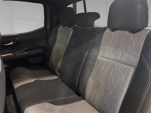 Used 2020 Toyota Tacoma TRD Off-Road w/ Technology Package image 16