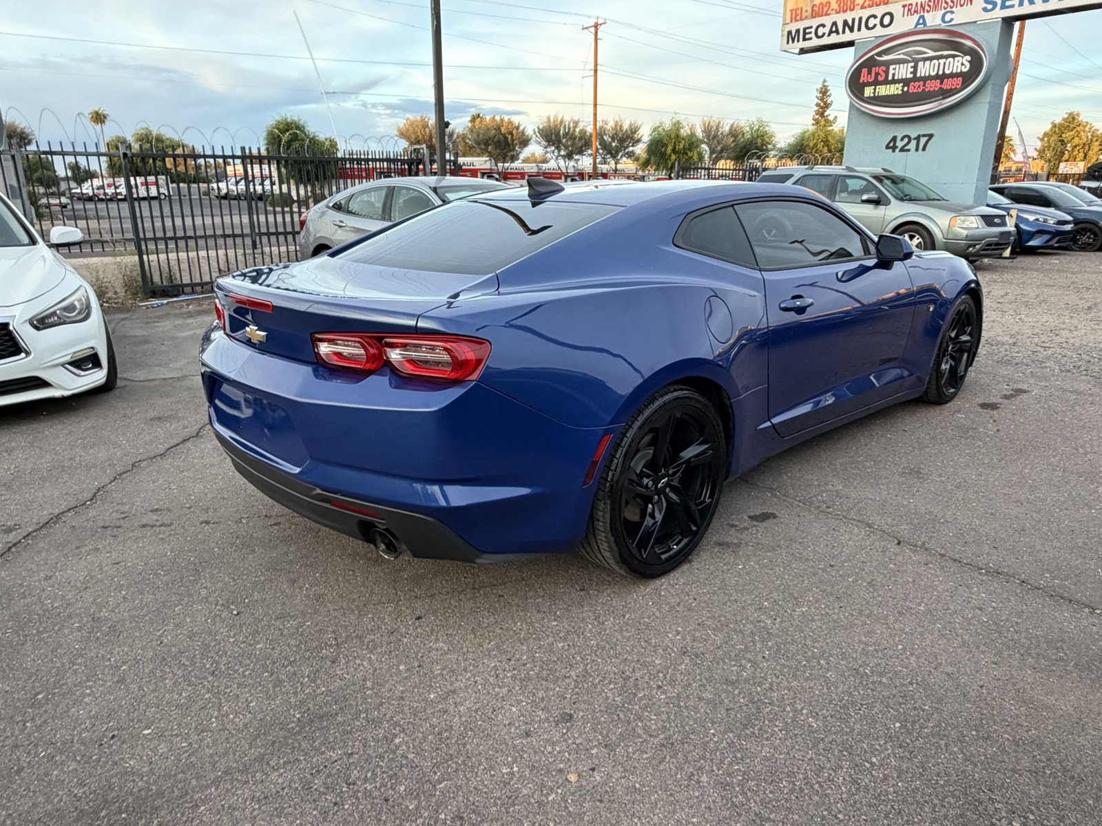 Used 2020 Chevrolet Camaro LT RWD image 3