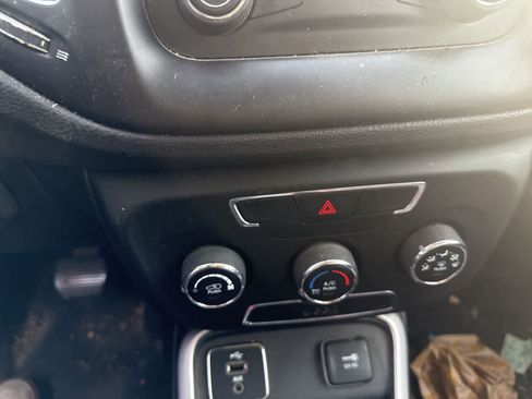 Used 2018 Jeep Compass Sport image 21