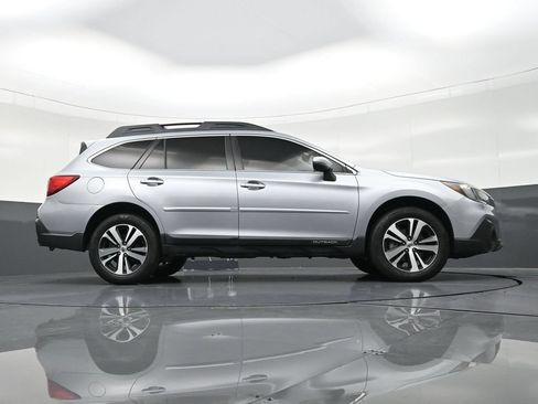 Used 2019 Subaru Outback 3.6R Limited AWD/4WD image 33
