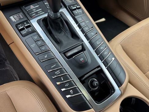 Used 2018 Porsche Macan Sport Edition AWD/4WD image 35