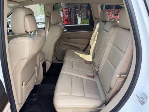 Used 2014 Jeep Grand Cherokee Limited w/ Luxury Group II RWD image 22