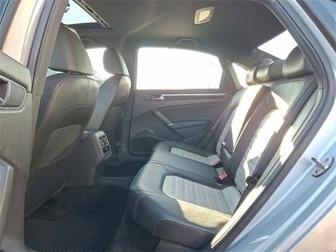 Used 2018 Volkswagen Passat 3.6 image 10
