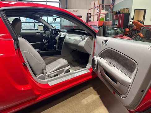 Used 2005 Ford Mustang GT Premium image 72