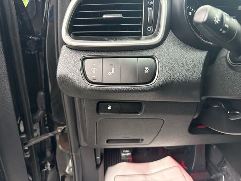 Used 2020 Kia Sorento LX FWD image 18