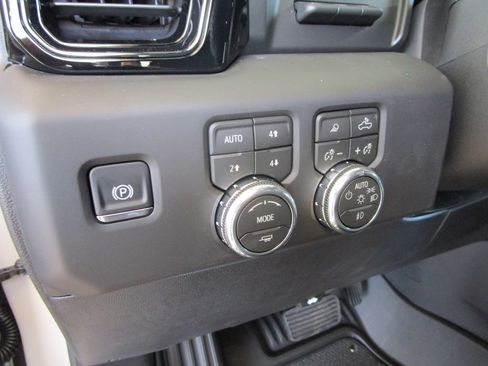 New 2026 GMC Sierra 1500 AT4 w/ AT4 Premium Package AWD/4WD image 34
