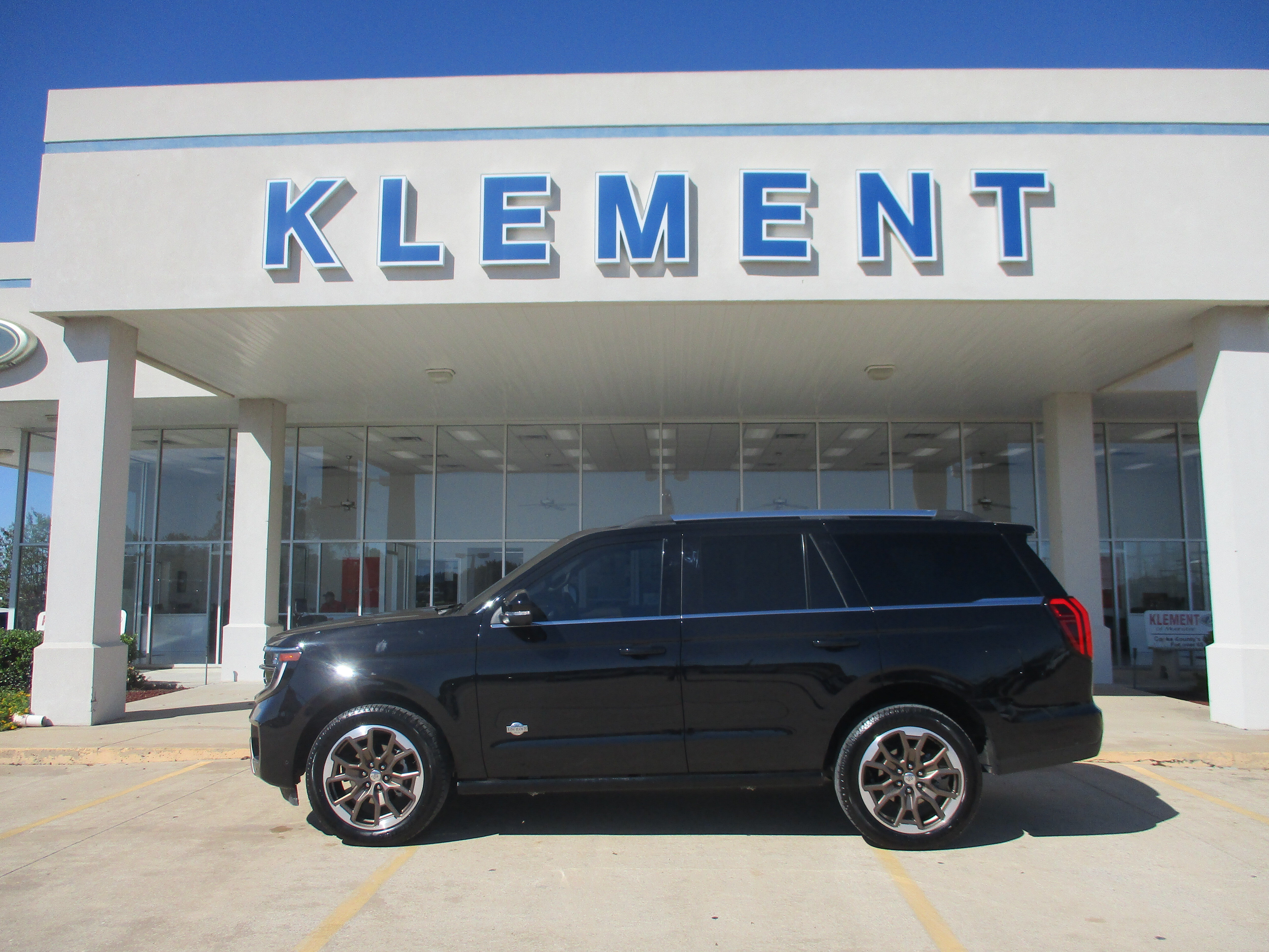 Used 2025 Ford Expedition King Ranch AWD/4WD image 1