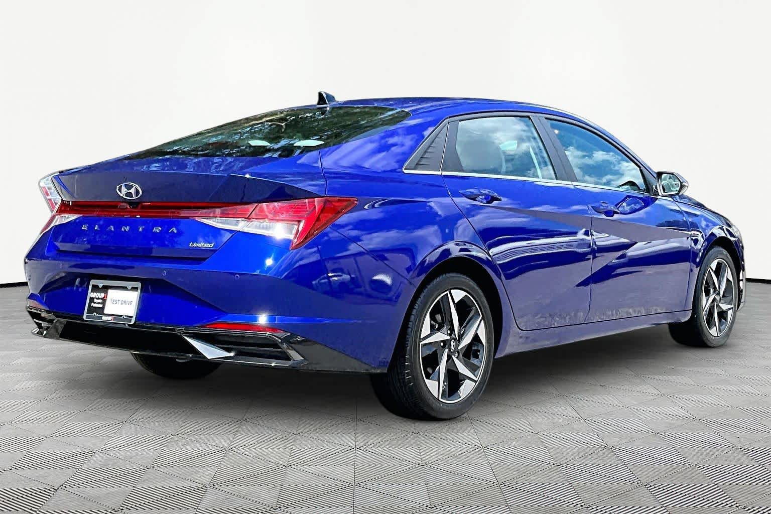 Used 2023 Hyundai Elantra Limited FWD image 13
