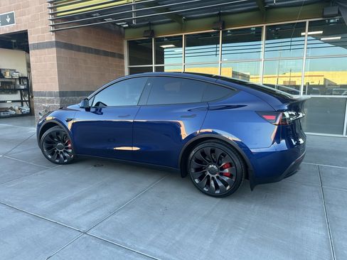Used 2023 Tesla Model Y Performance image 4