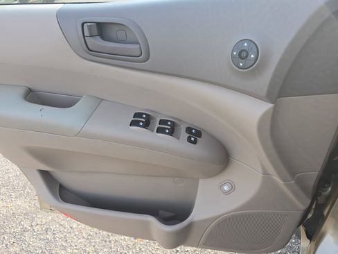 Used 2009 Kia Sedona LX image 29