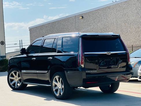 Used 2018 Cadillac Escalade 4WD image 8
