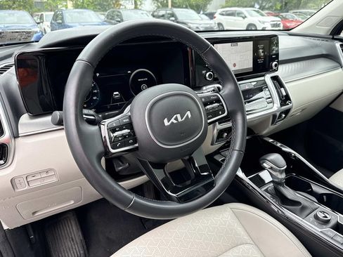 Used 2023 Kia Sorento SX AWD/4WD image 2