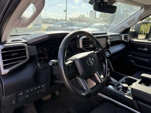 Used 2022 Toyota Tundra SR5 w/ SR5 Convenience Package AWD/4WD image 12