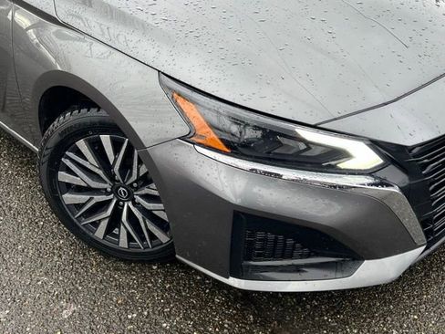 Used 2023 Nissan Altima 2.5 SV image 2