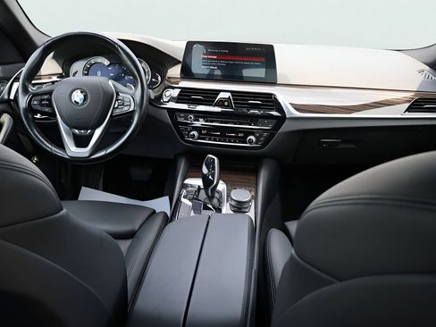 Used 2019 BMW 530i xDrive w/ Convenience Package AWD/4WD image 15