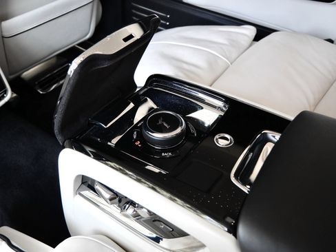 Certified 2022 Rolls-Royce Phantom Extended Wheelbase w/ The Phantom Package RWD image 30