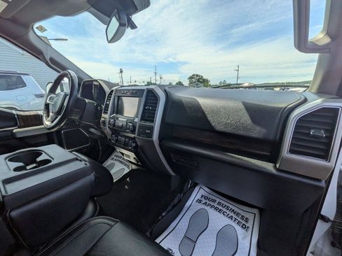 Used 2019 Ford F150 Lariat w/ Equipment Group 501A Mid AWD/4WD image 20