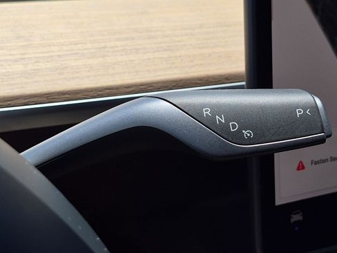 Used 2025 Tesla Model Y Long Range RWD image 18