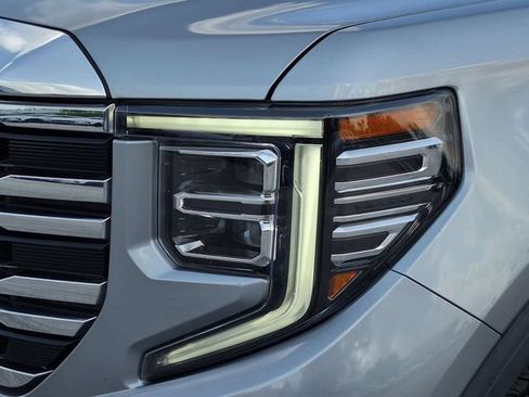 Used 2023 GMC Sierra 1500 SLT AWD/4WD image 10