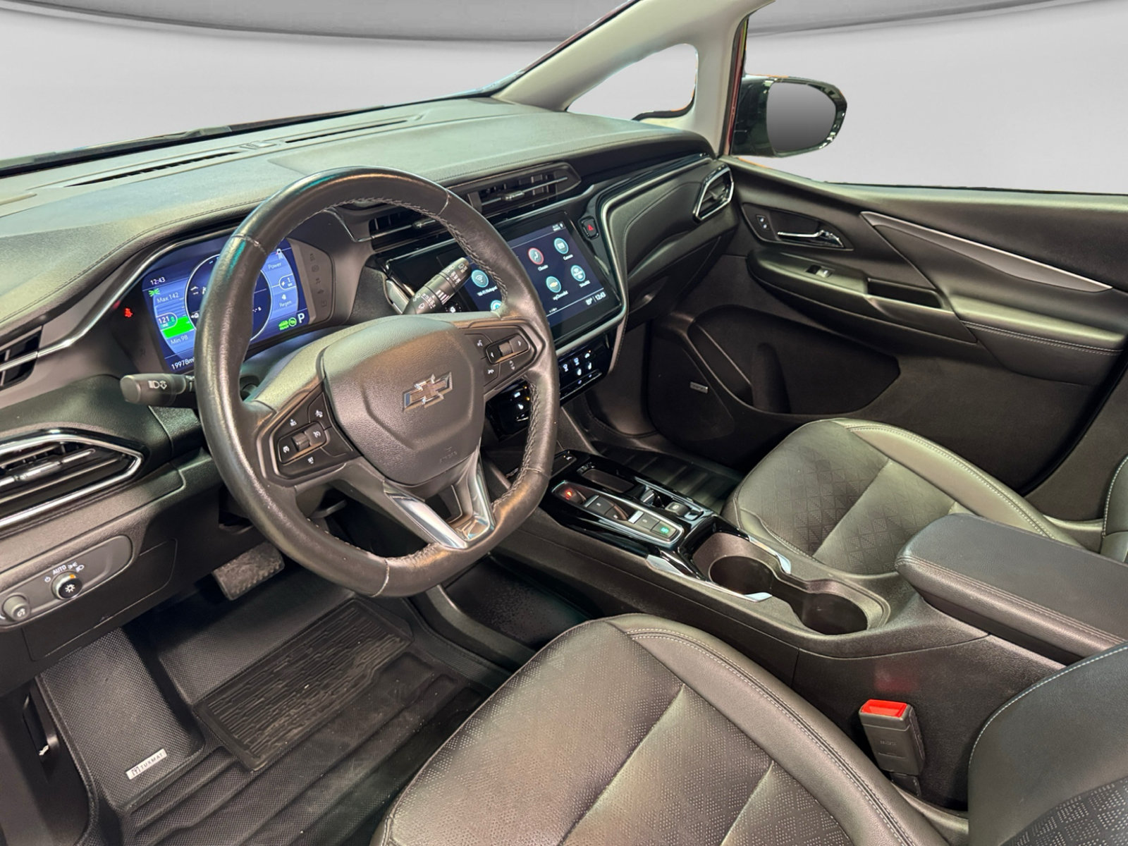 Used 2023 Chevrolet Bolt LT w/ Infotainment Package FWD image 19