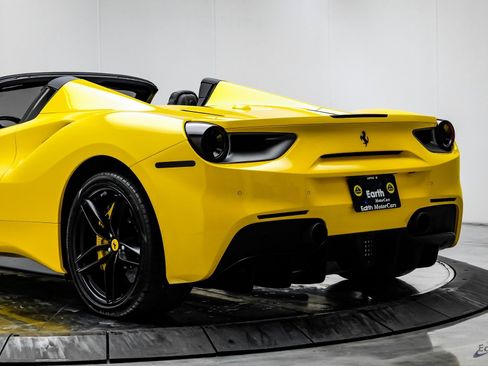 Used 2017 Ferrari 488 Spider image 17