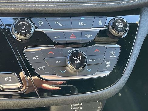 New 2026 Chrysler Pacifica Select FWD image 20