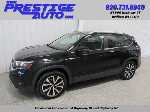 Used 2022 Volkswagen Taos SE image 1