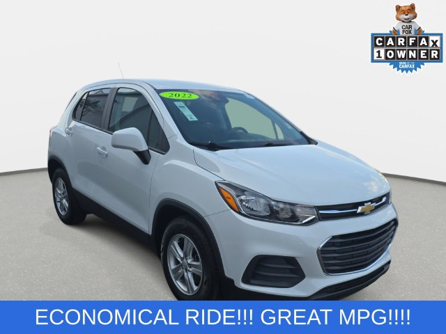 Used 2022 Chevrolet Trax LS w/ Tint and Cruise Package FWD image 3
