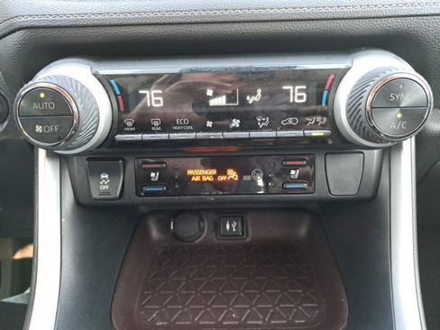 Used 2019 Toyota RAV4 Limited image 23