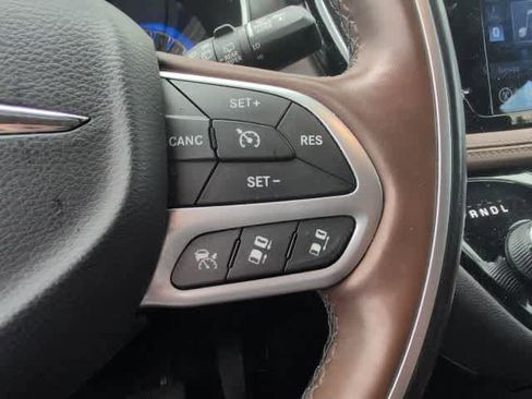Used 2017 Chrysler Pacifica Limited w/ Advanced Safetytec Group FWD image 19