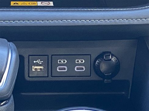 Certified 2024 Toyota Highlander XLE image 30