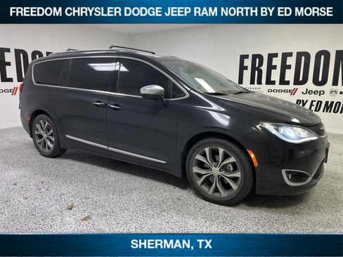 Used 2018 Chrysler Pacifica Limited w/ Tire & Wheel Group image 3